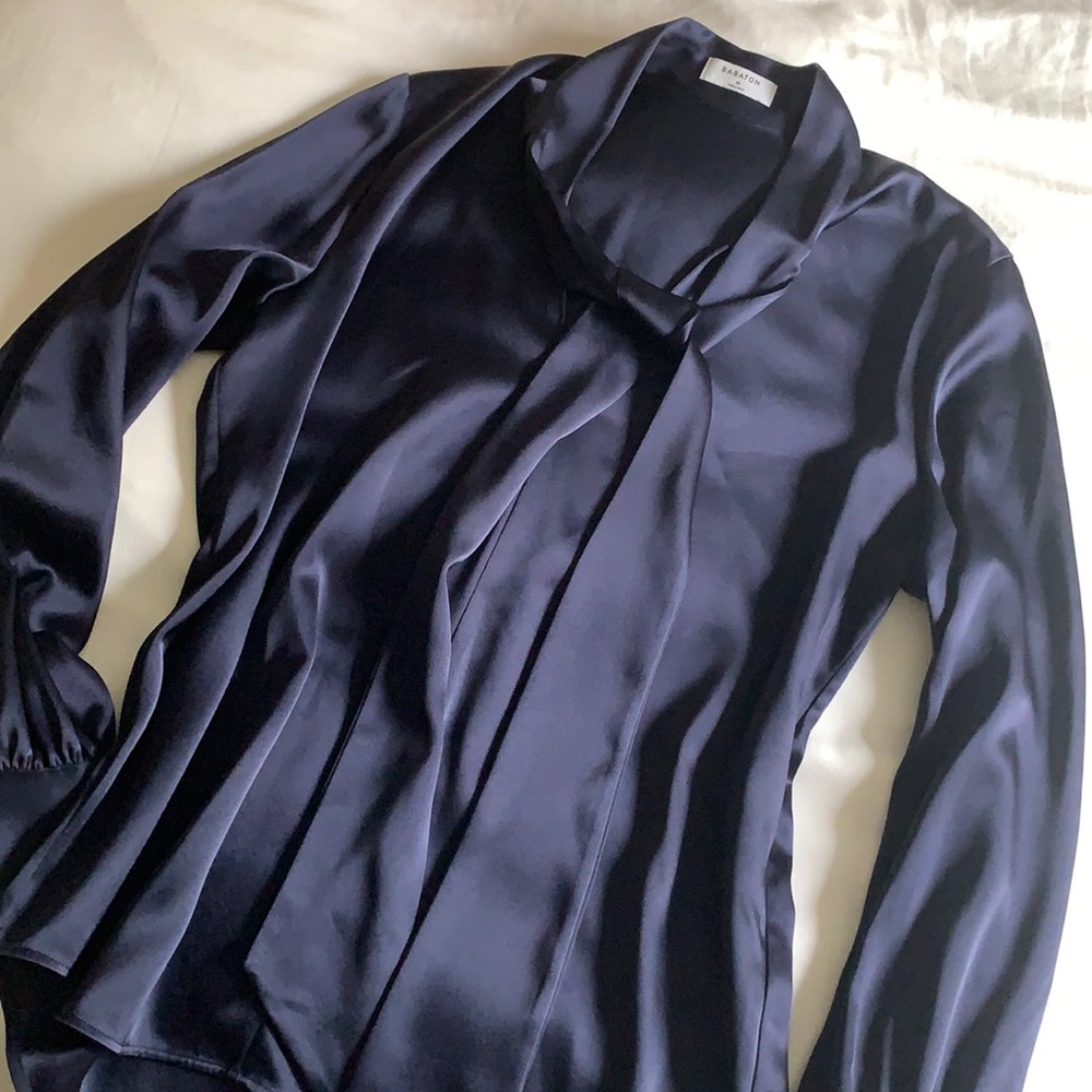 Aritzia tie neck satin blouse - M (8-10)